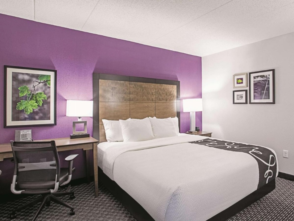 La Quinta Inn & Suites by Wyndham Baltimore N/White Marsh Image 11