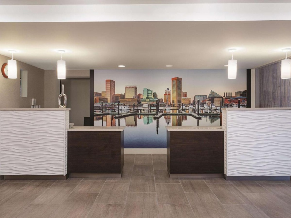 La Quinta Inn & Suites by Wyndham Baltimore N/White Marsh Image 12