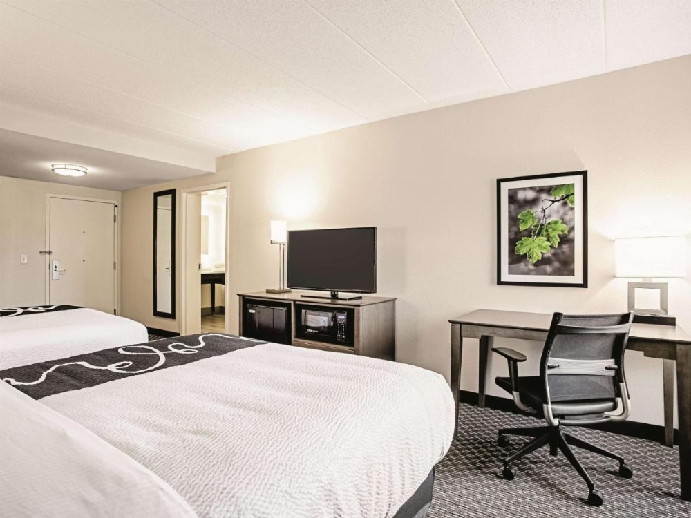 La Quinta Inn & Suites by Wyndham Baltimore N/White Marsh Image 22