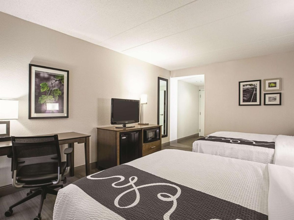La Quinta Inn & Suites by Wyndham Baltimore N/White Marsh Image 23