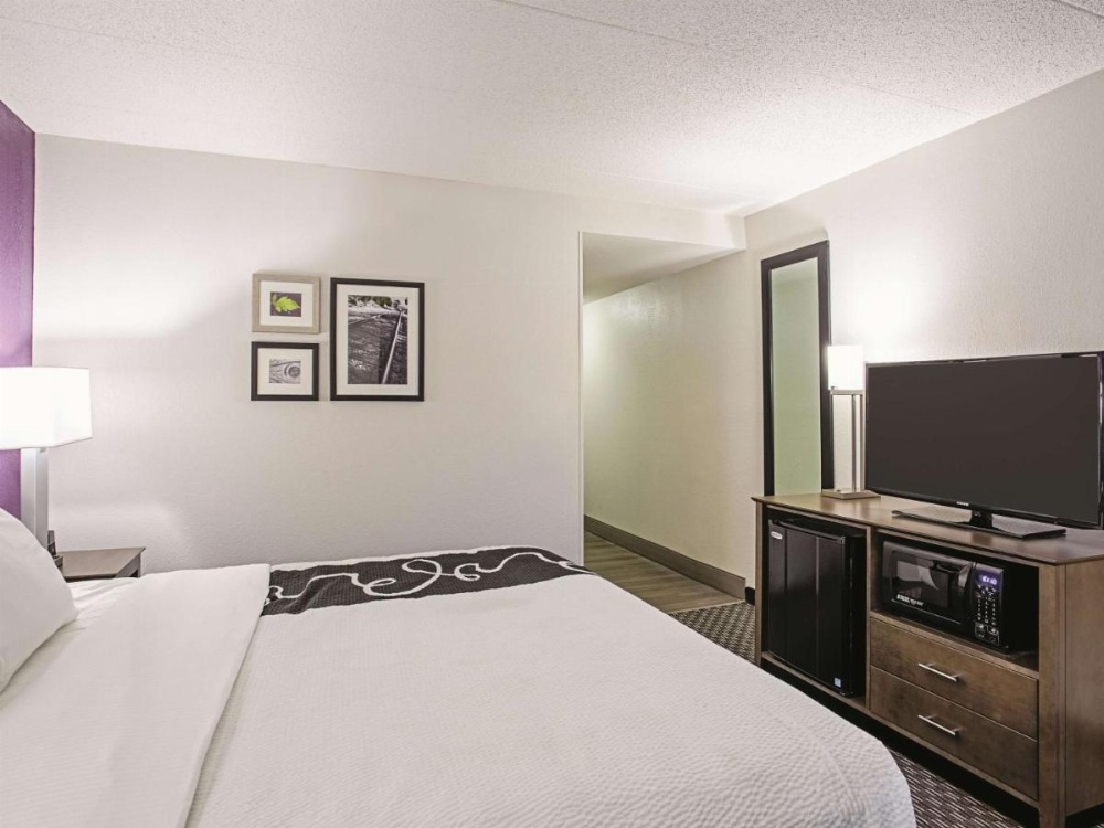La Quinta Inn & Suites by Wyndham Baltimore N/White Marsh Image 25