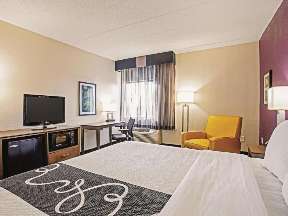 La Quinta Inn & Suites by Wyndham Baltimore N/White Marsh Image 7